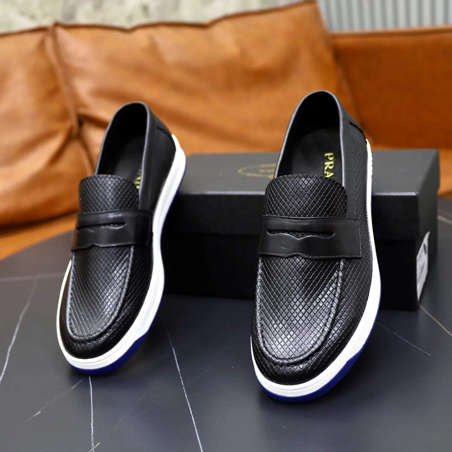 Factory price: 💰640 Prada classic men’s lace-up casual shoes | Imported cowhide upper | Upper stitching layered design, light and breathable | Soft and comfortable | Decorated with PRADA letters on the side | Distinctive sports style, showing the brand style | Lightweight concave and convex pattern rubber soles | Matched with cowhide foot pad lining | Excellent foot feel, fashionable and elegant | Size: 38-44 (45 customized)